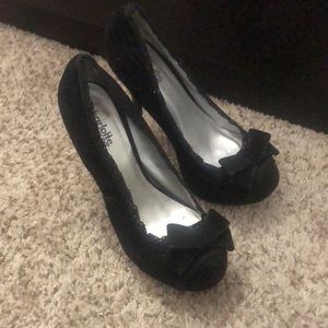 Charlotte Russe size 6 black heels with bows